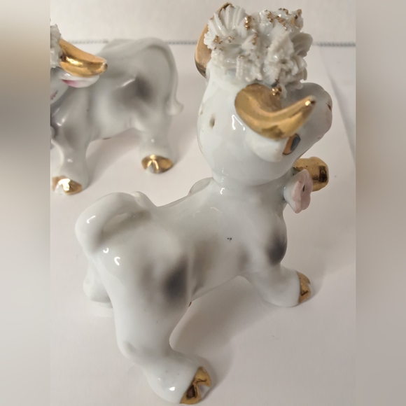 Vintage Spaghetti Cow Bull Kitschy Figurines Gold Roses Pair Set Of 2 Japan - Picture 6 of 12